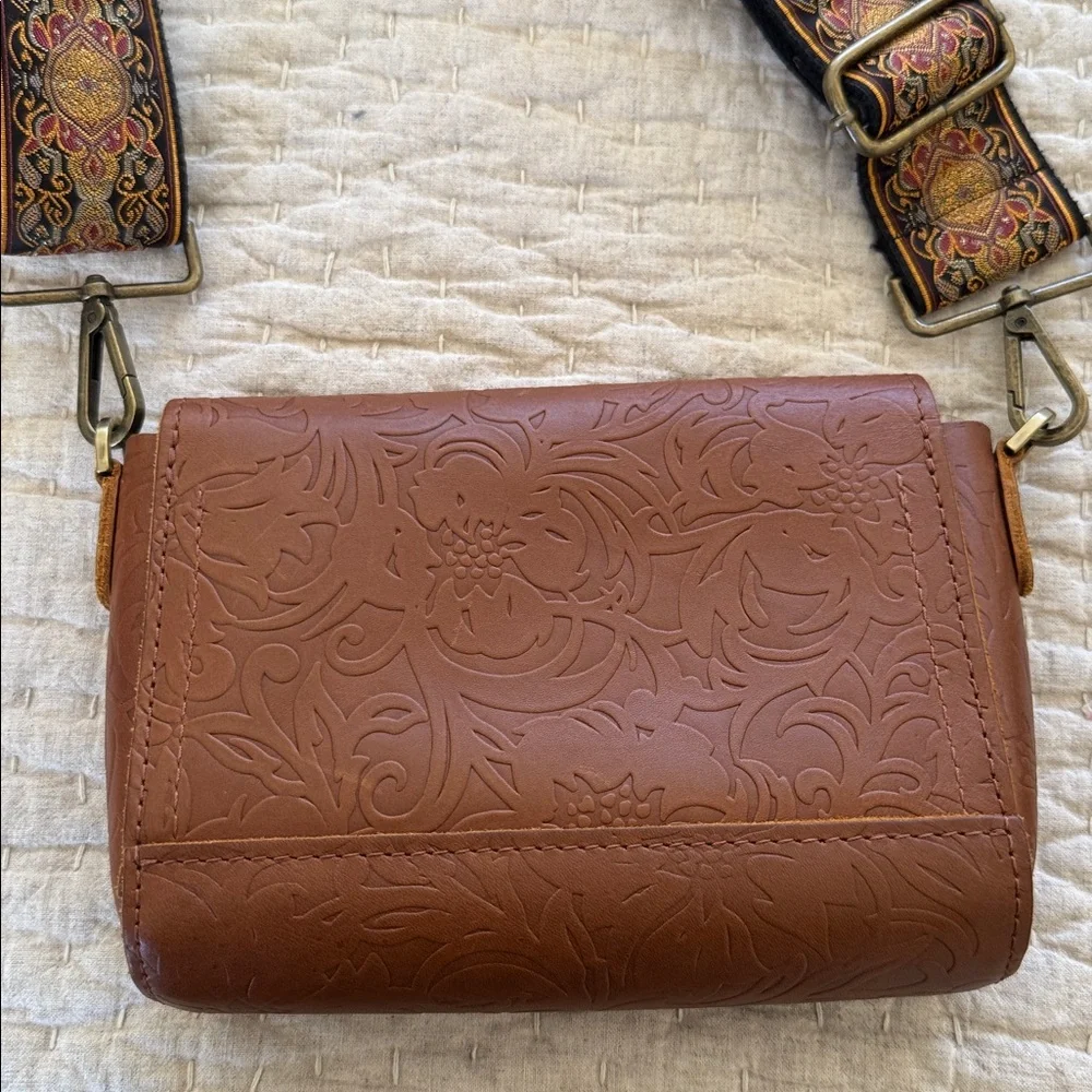 EUC Portland Leather Goods Metro Mini Crossbody - Meadow Embossed Leather - Picture 4 of 6